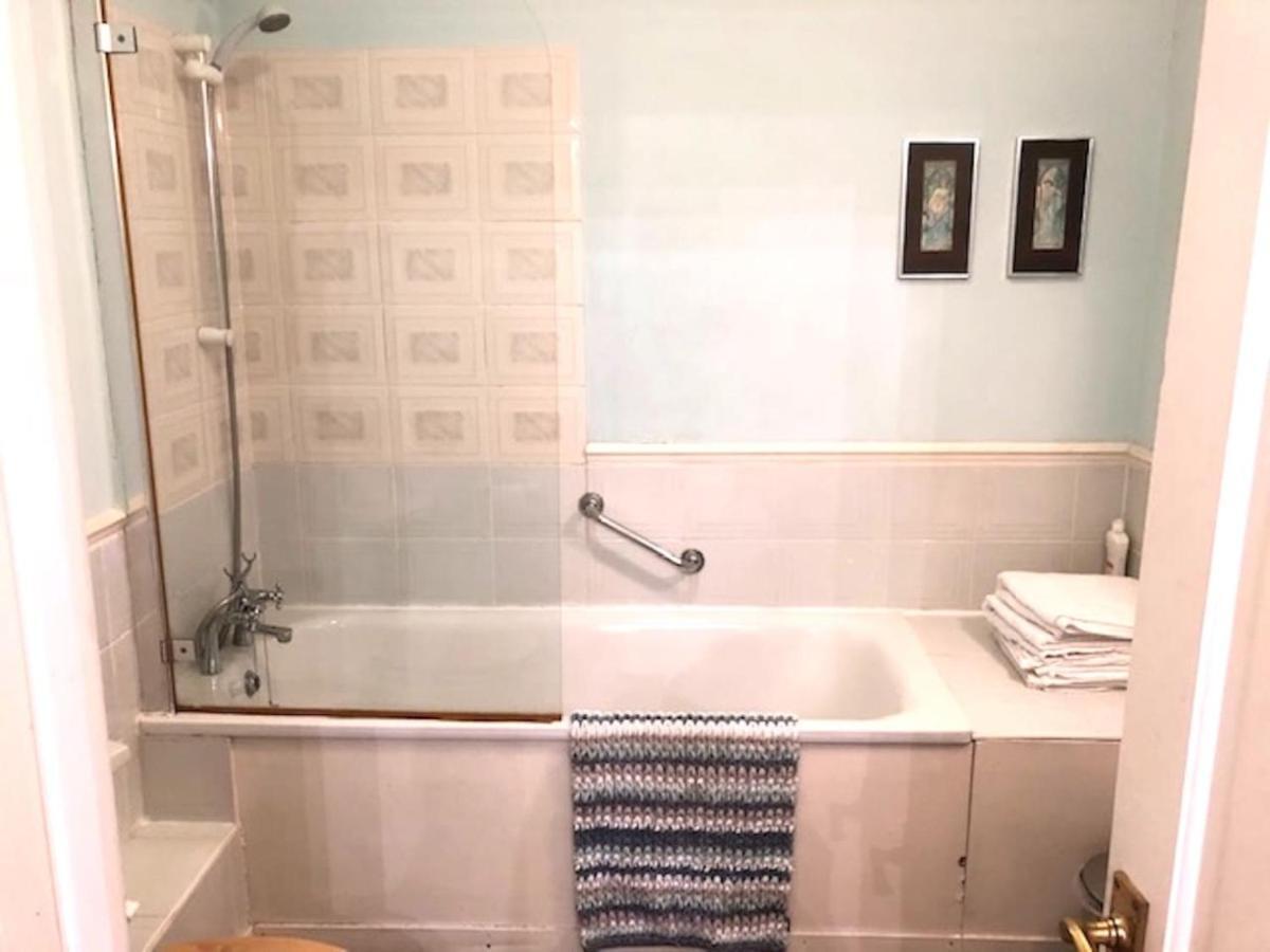 Lauras Townhouse Apartments Dressmakers Salon Bath Exteriör bild