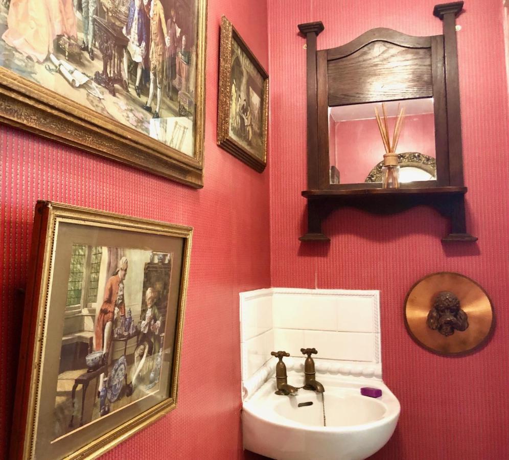 Lauras Townhouse Apartments Dressmakers Salon Bath Exteriör bild